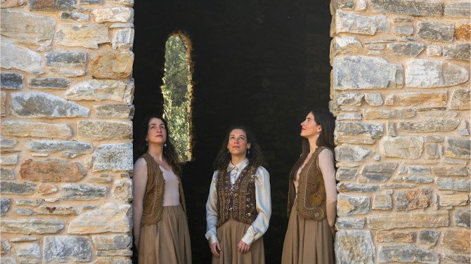 ΜΟΥΣΙΚΟ-ΑΦΗΓΗΜΑΤΙΚΗ ΠΑΡΑΣΤΑΣΗ ” ΕΚΕΙΝΟΣ ΠΟΥ ΑΚΟΛΟΥΘΗΣΕ ΤΟ ΟΝΕΙΡΟ ΤΟΥ ” Las Cantadoras